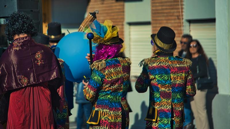 un funeral de locos reparto